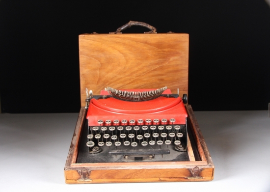 DAKTİLO 20. yy.başı - 34 x 33 x 13 cm.